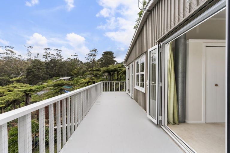 Photo of property in 126 Candia Road, Henderson Valley, Auckland, 0614