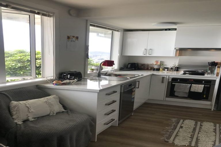 Photo of property in 92 Kelburn Parade, Kelburn, Wellington, 6012