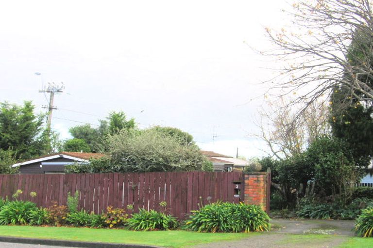 Photo of property in 2 Winara Avenue, Waikanae, 5036