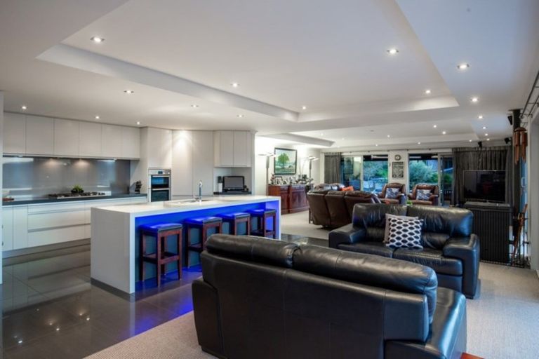 Photo of property in 26 Russell Street, Picton, 7220