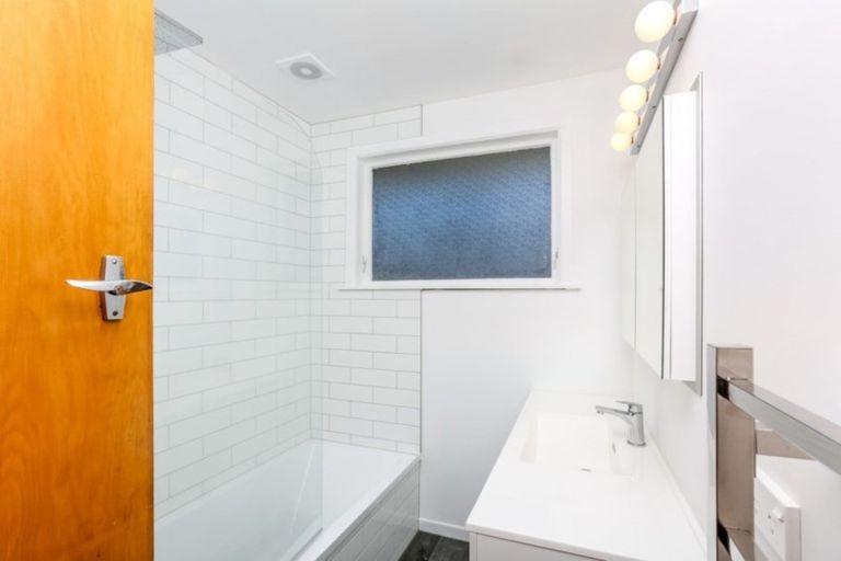 Photo of property in 11 Pembroke Street, Westown, New Plymouth, 4310