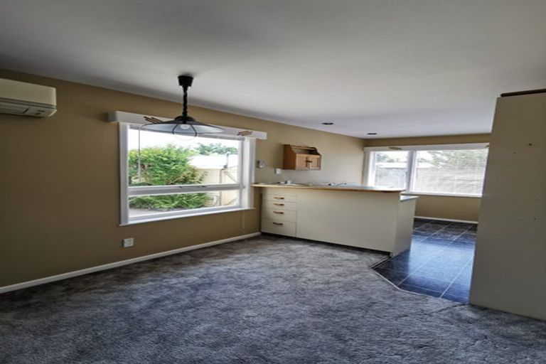 Photo of property in 17 Bateman Avenue, Bryndwr, Christchurch, 8053