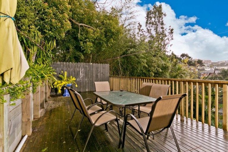 Photo of property in 84 Ayton Drive, Totara Vale, Auckland, 0629