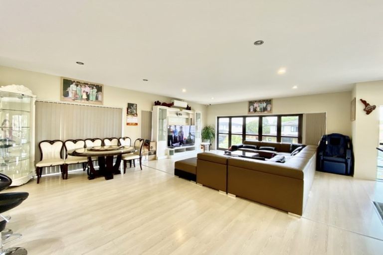 Photo of property in 26 Midhurst Avenue, Henderson, Auckland, 0612