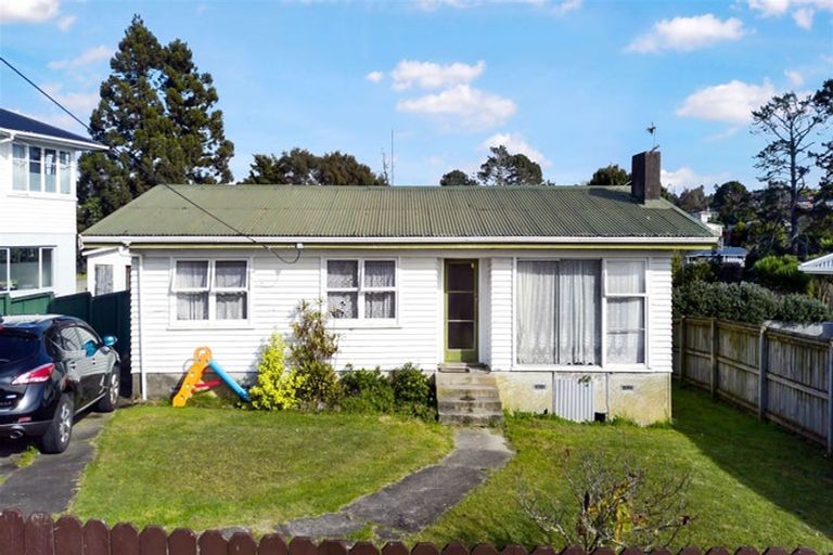 Photo of property in 8 Glen Marine Parade, Glendene, Auckland, 0602
