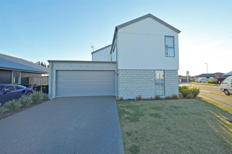 Photo of property in 33 William Dawson Crescent, Wigram, Christchurch, 8025