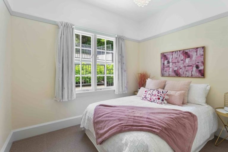 Photo of property in 6 Dudley Road, Lyttelton, 8082