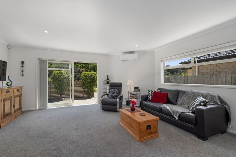 Photo of property in 9 Annalise Place, Orewa, 0931