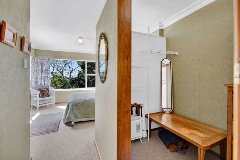 Photo of property in 8 Longview Drive, Merrilands, New Plymouth, 4312