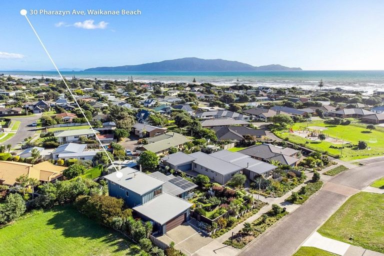 Photo of property in 30 Pharazyn Avenue, Waikanae Beach, Waikanae, 5036