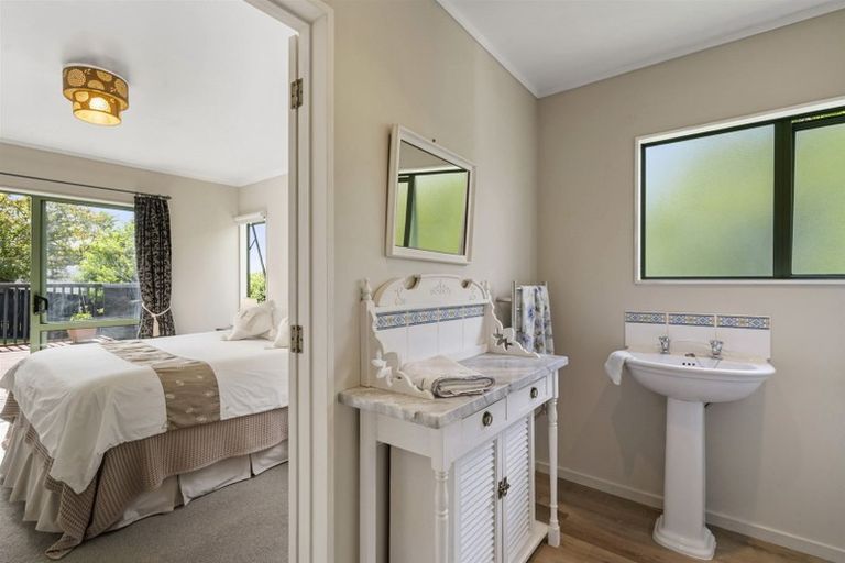 Photo of property in 2/883 East Coast Road, Northcross, Auckland, 0632