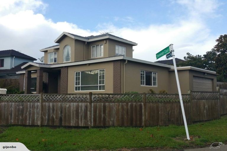 Photo of property in 1/1 Stoneleigh Court, Sunnynook, Auckland, 0632