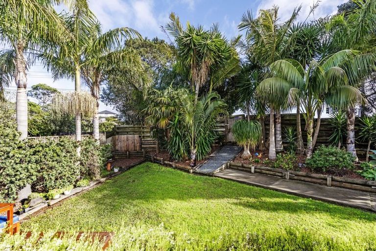 Photo of property in 61 John Dee Crescent, Red Beach, 0932