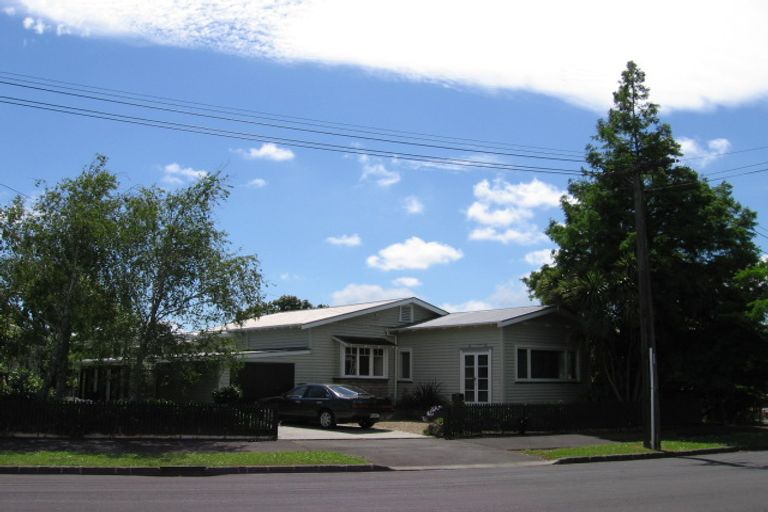 Photo of property in 15 Riro Street, Point Chevalier, Auckland, 1022