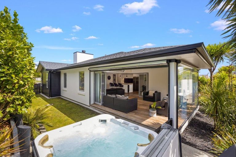 Photo of property in 36 Boocock Crescent, Orewa, 0931