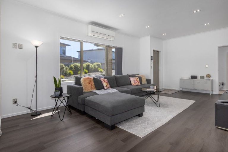 Photo of property in 17 Tasman Close, Aotea, Porirua, 5024