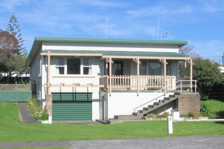 Photo of property in 2 Lee Street, Mount Maunganui, 3116