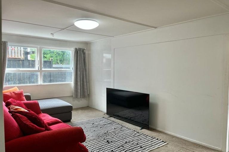 Photo of property in 1 Christina Avenue, Te Atatu South, Auckland, 0602