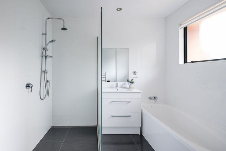 Photo of property in 24 Taylor Street, Cambridge, 3434