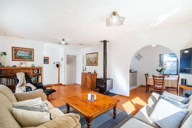 Photo of property in 1/10 Remus Place, Totara Vale, Auckland, 0629