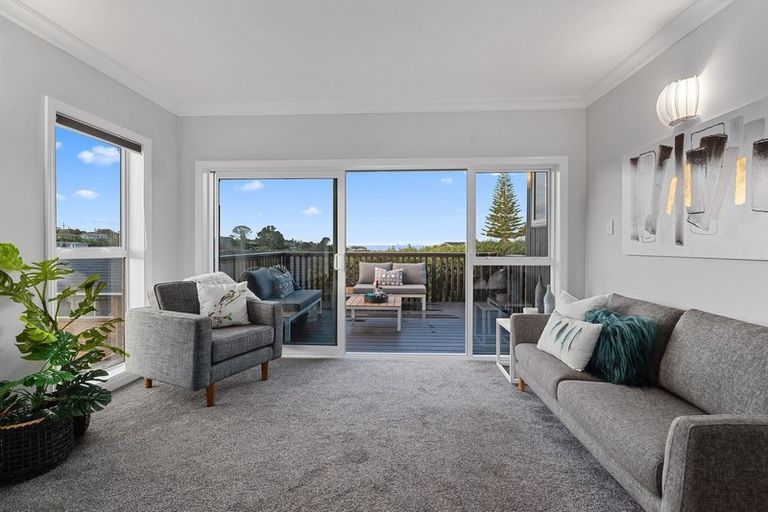 Photo of property in 2/52 Maxwelton Drive, Mairangi Bay, Auckland, 0630