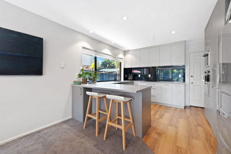 Photo of property in 21b Eastern Beach Road, Eastern Beach, Auckland, 2012