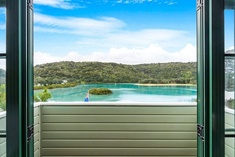 Photo of property in 8 Waiwera Road, Waiwera, Orewa, 0994