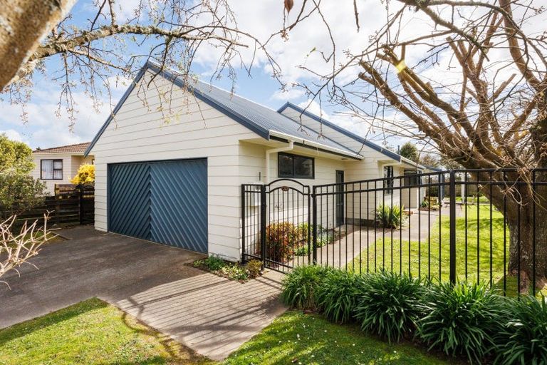 Photo of property in 16 Delta Place, Milson, Palmerston North, 4414
