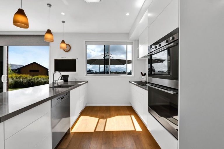 Photo of property in 25 Aderman Place, Hurworth, New Plymouth, 4310