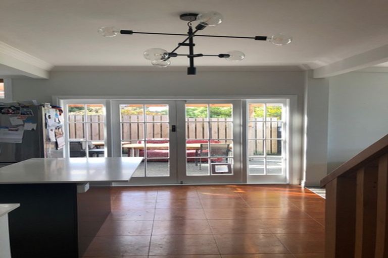 Photo of property in 17 Queen Street, Brighton, Dunedin, 9035