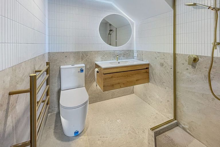 Photo of property in Arno Apartment, 10/8 Mckerrow Place, Sunshine Bay, Queenstown, 9300