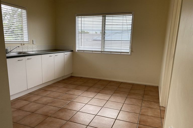 Photo of property in 1/332 Rangatira Road, Beach Haven, Auckland, 0626