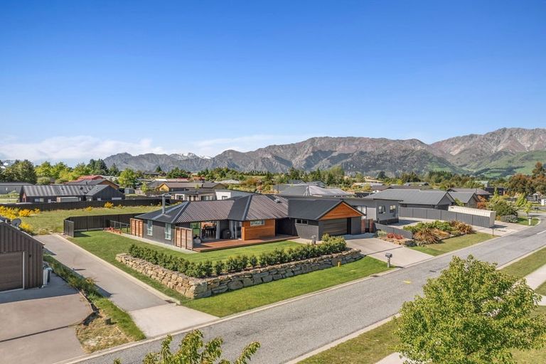 Photo of property in 9 Brewster Crescent, Lake Hawea, Wanaka, 9382