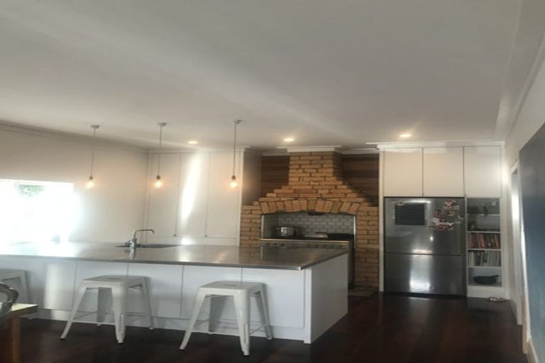 Photo of property in 28 Nikau Street, New Lynn, Auckland, 0600