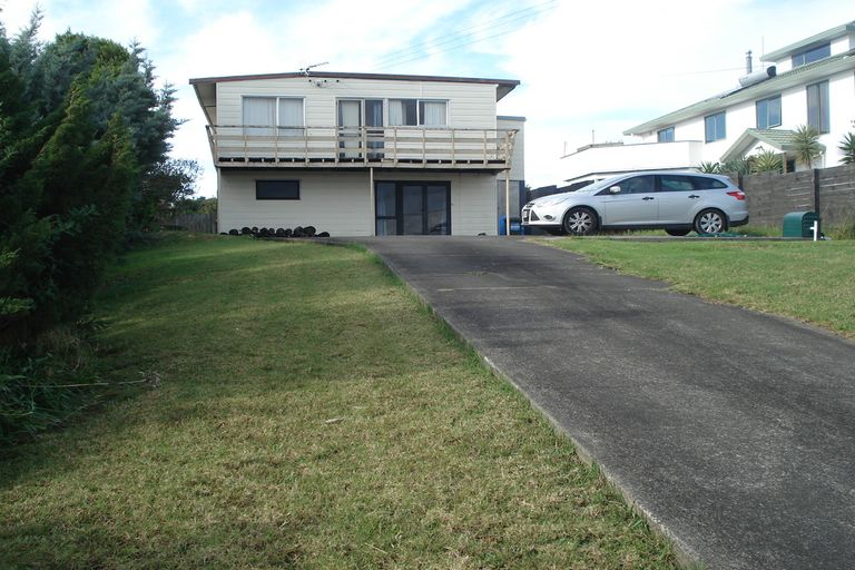 Photo of property in 8 Shakespear Road, Army Bay, Whangaparaoa, 0930