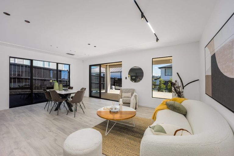 Photo of property in 15 Dulcie Way, Orewa, 0931