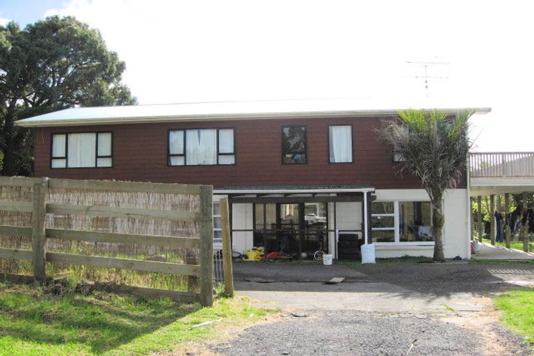 Photo of property in 6 Shirley Road, Parau, Auckland, 0604