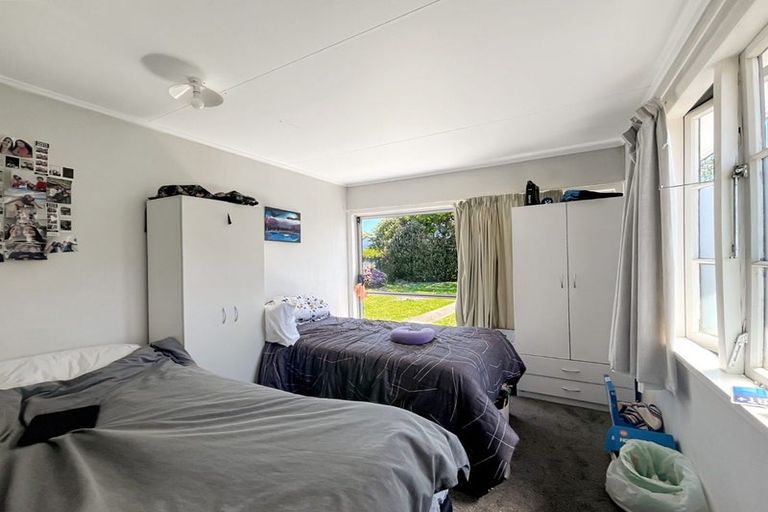 Photo of property in 2 Hendon Place, West End, Palmerston North, 4412