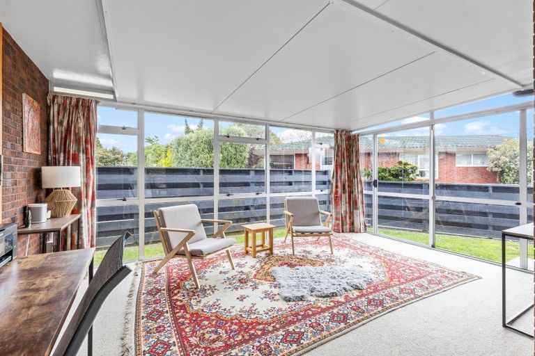 Photo of property in 15 Mudgway Place, Awapuni, Palmerston North, 4412