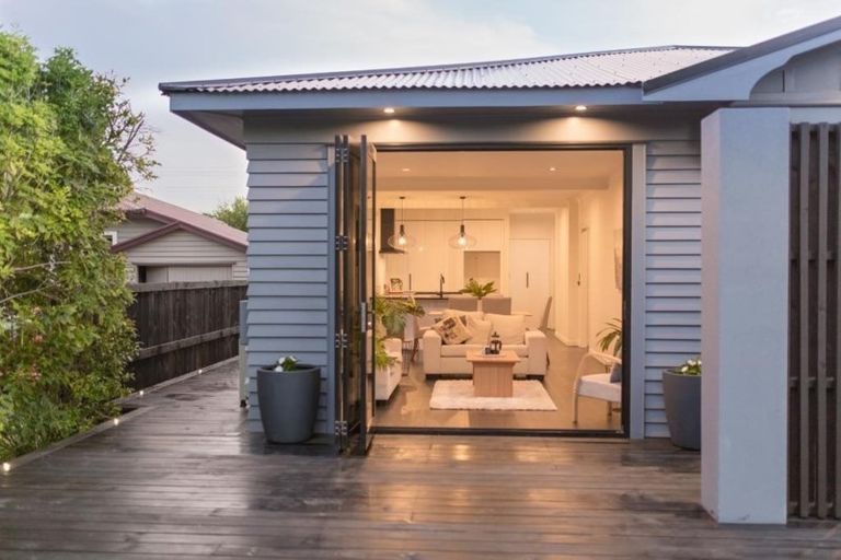 Photo of property in 16 Gillies Avenue, Claudelands, Hamilton, 3214