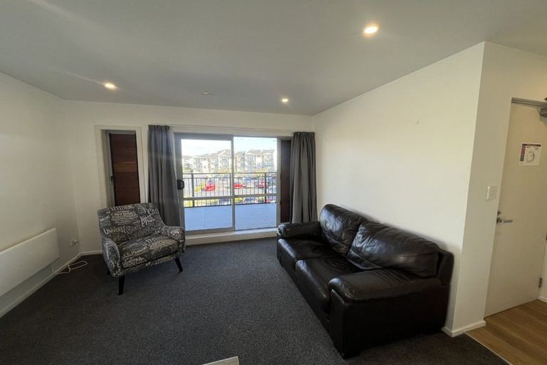 Photo of property in 16c/71 Spencer Road, Oteha, Auckland, 0632