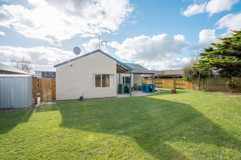 Photo of property in 10 Fernlea Avenue, Kelvin Grove, Palmerston North, 4414