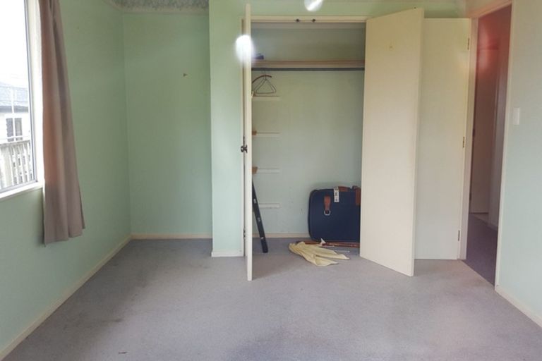 Photo of property in 16 Babich Road, Henderson Valley, Auckland, 0614