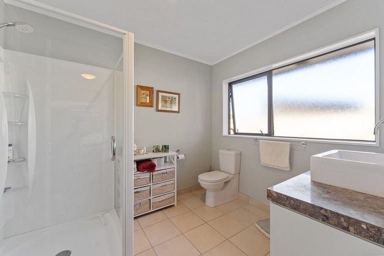 Photo of property in 6 Queens Road, Waikanae Beach, Waikanae, 5036