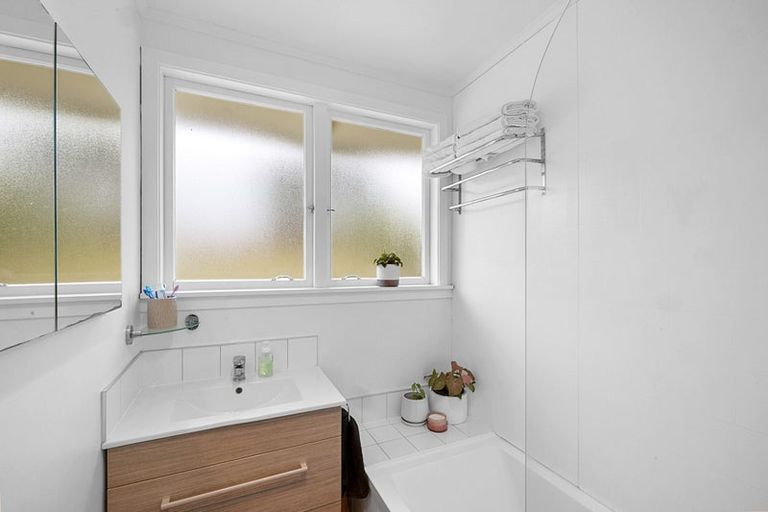 Photo of property in 3 Granby Place, Westown, New Plymouth, 4310