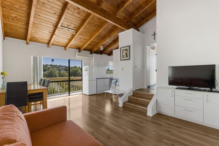 Photo of property in 66a Trias Road, Totara Vale, Auckland, 0629