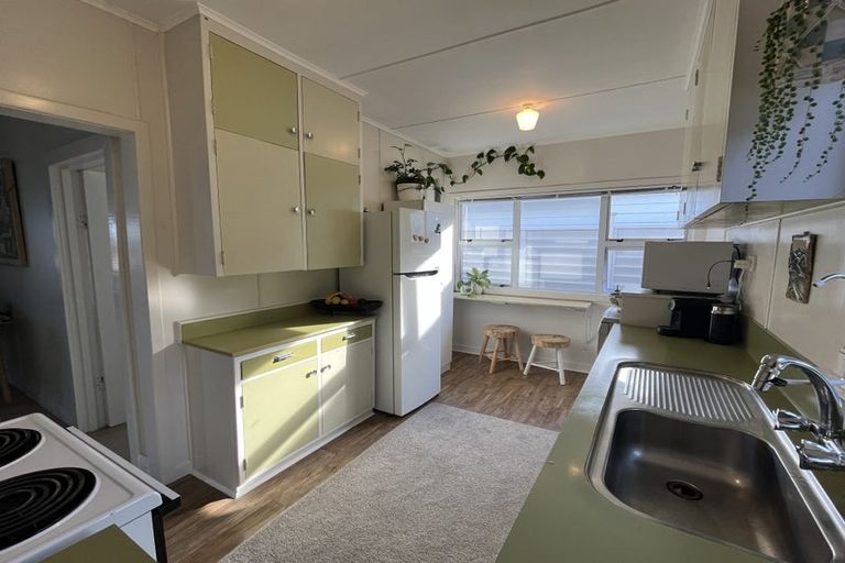 Photo of property in 9 Lismore Street, Strandon, New Plymouth, 4312