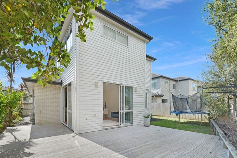 Photo of property in 5 Mulroy Place, Pinehill, Auckland, 0632
