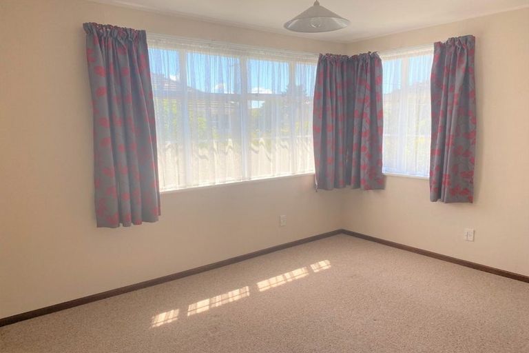 Photo of property in 10 Stephen Street, Johnsonville, Wellington, 6037