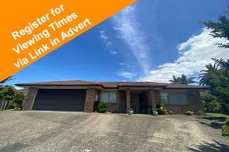 Photo of property in 15 Malin Place, Pinehill, Auckland, 0632